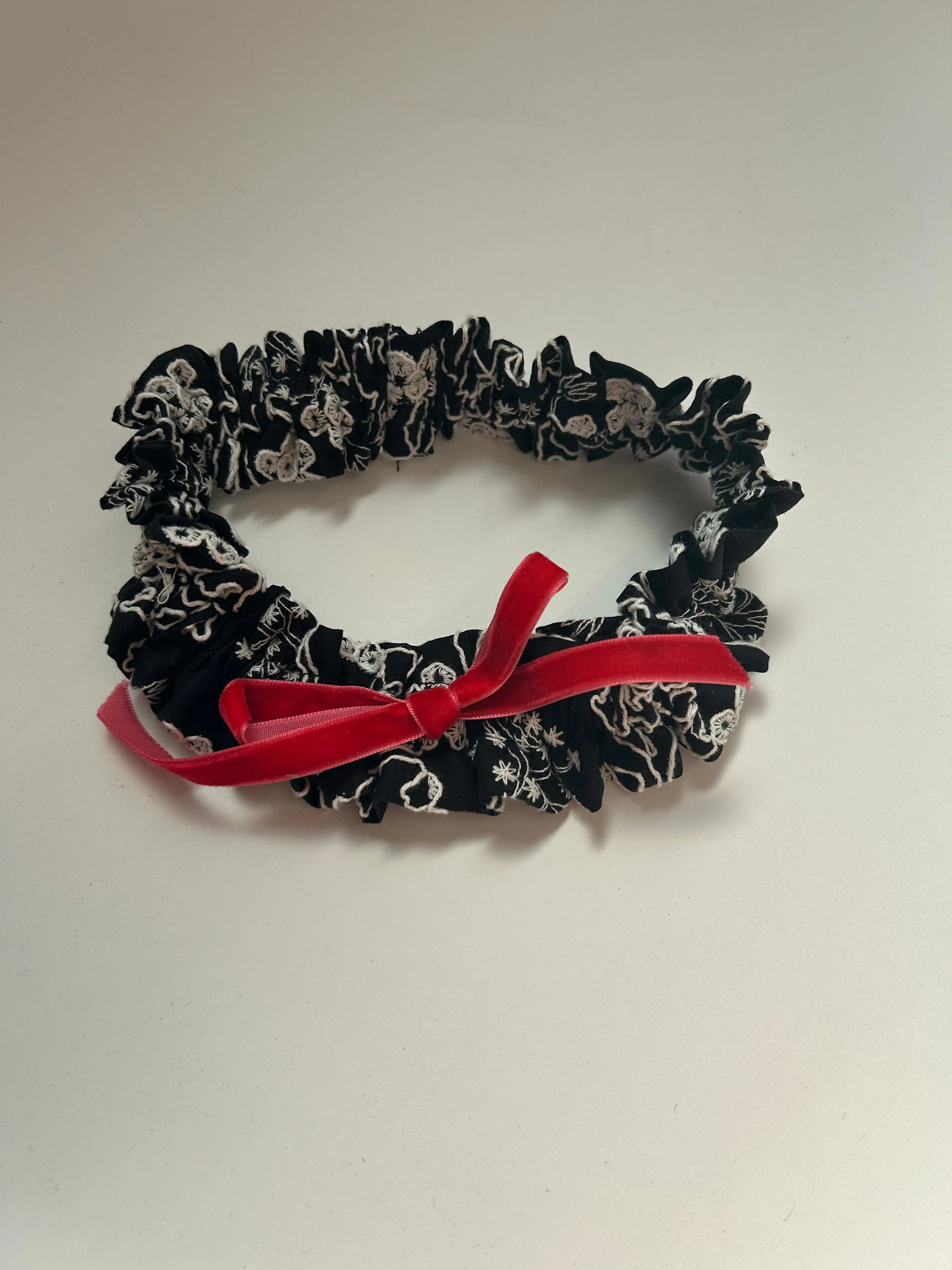 Scrunchie Garter Black Eyelet