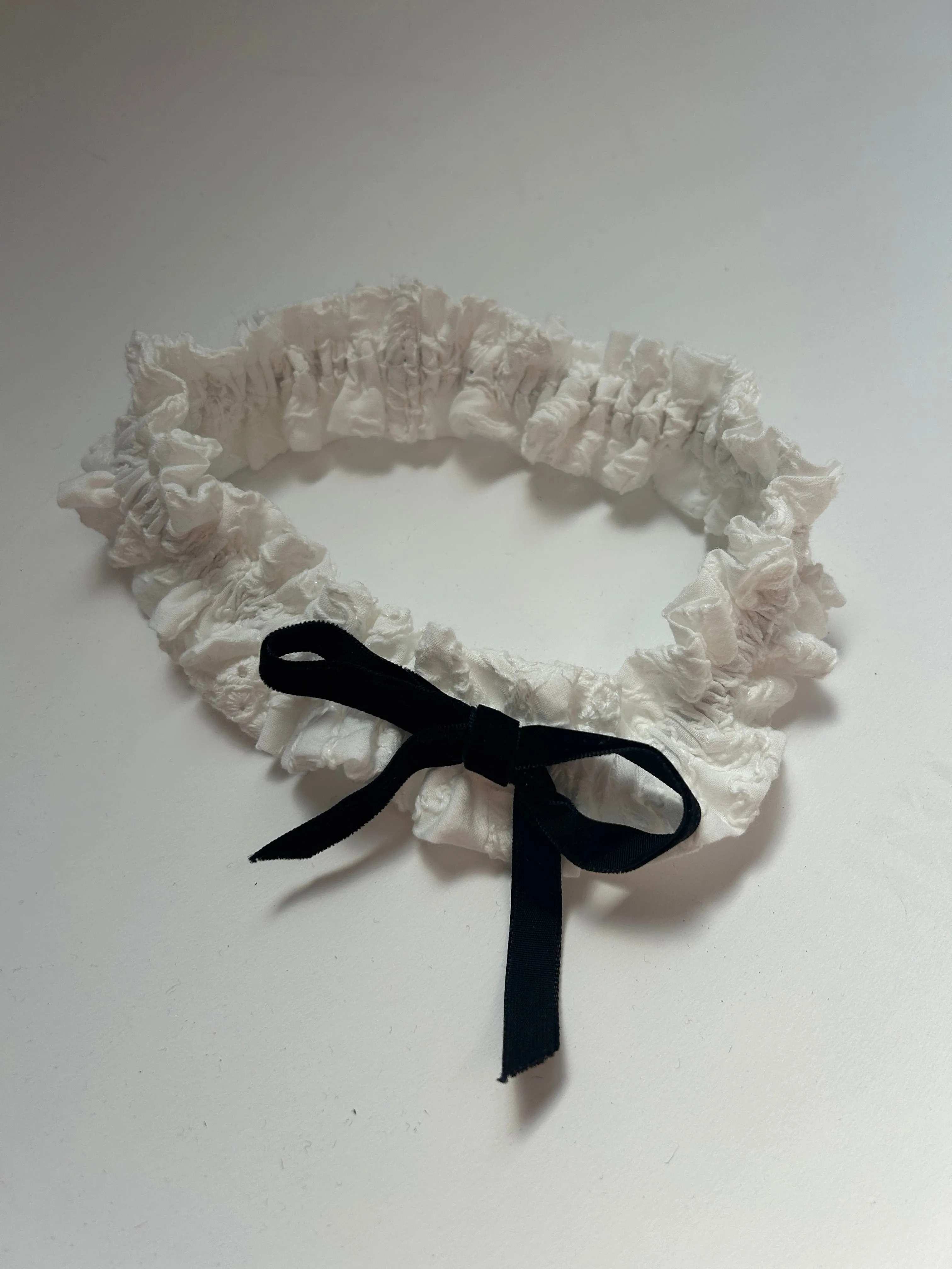 Scrunchie Garter White Eyelet